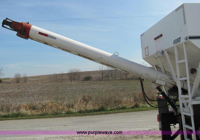 image for item C2988 1989 International S1900 fertilizer tender truck