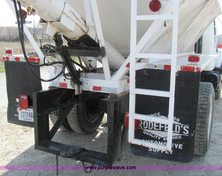 image for item C2988 1989 International S1900 fertilizer tender truck
