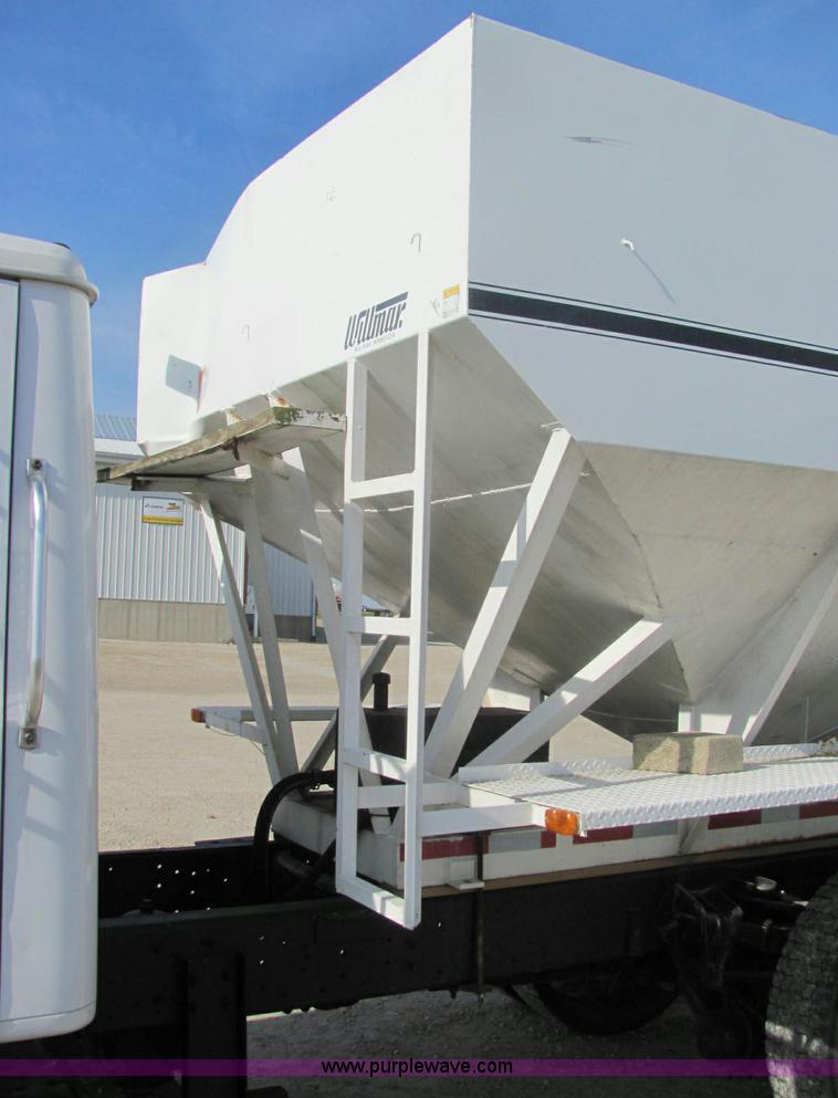 image for item C2988 1989 International S1900 fertilizer tender truck