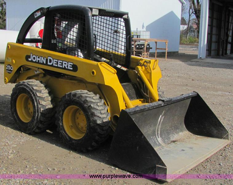 image for item C2993 John Deere 250 Series II skid steer
