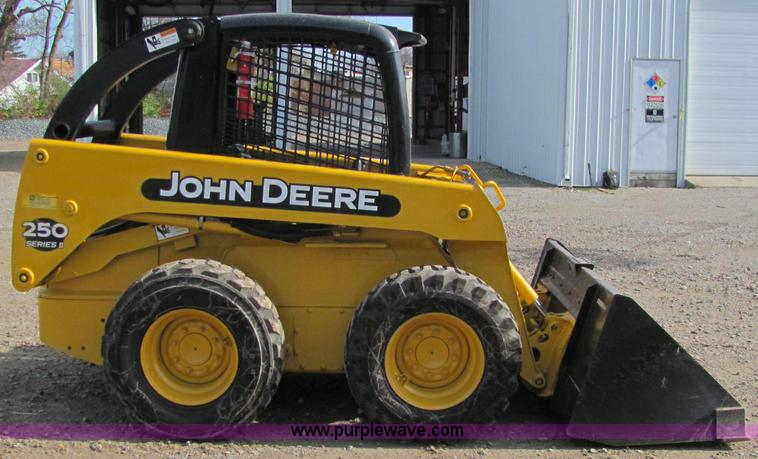image for item C2993 John Deere 250 Series II skid steer