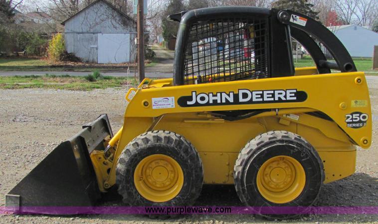 image for item C2993 John Deere 250 Series II skid steer