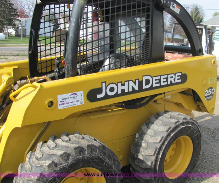 image for item C2993 John Deere 250 Series II skid steer