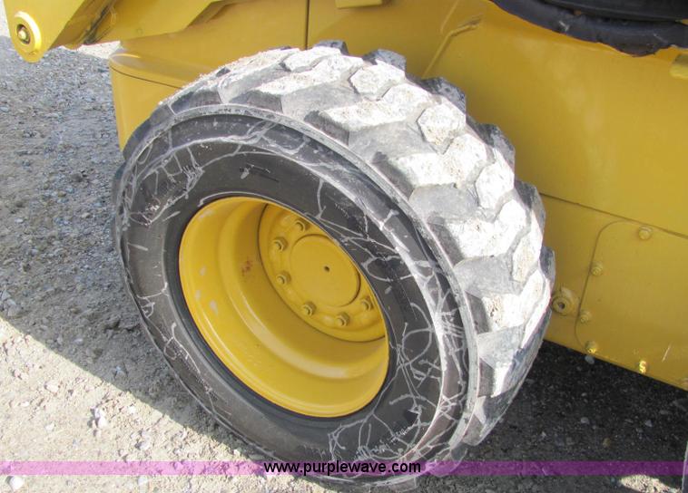 image for item C2993 John Deere 250 Series II skid steer