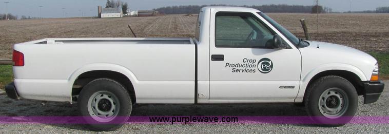 image for item E2501 1998 Chevrolet S10 pickup truck