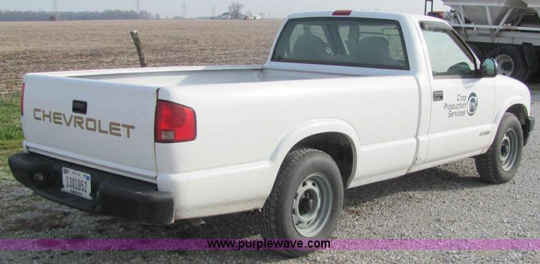 image for item E2501 1998 Chevrolet S10 pickup truck
