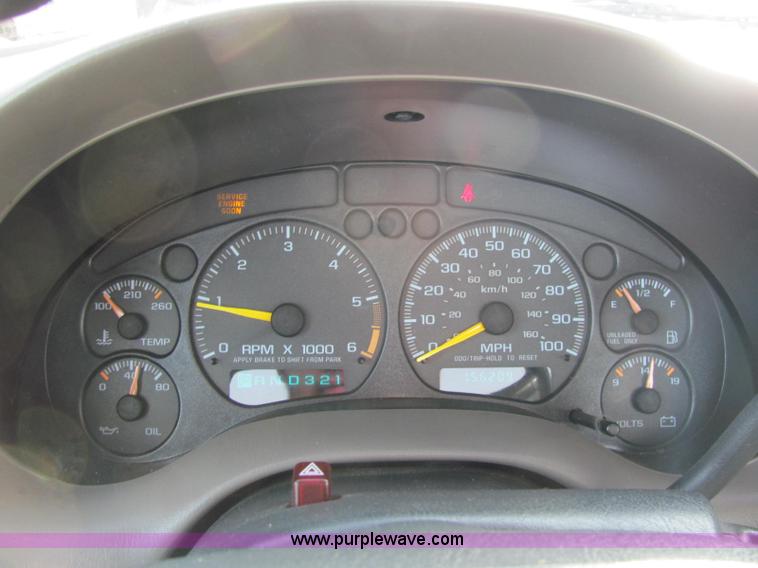 image for item E2501 1998 Chevrolet S10 pickup truck