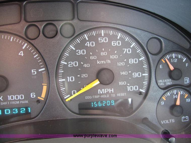 image for item E2501 1998 Chevrolet S10 pickup truck