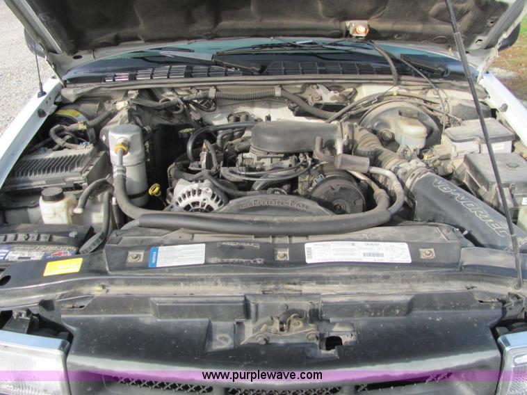 image for item E2501 1998 Chevrolet S10 pickup truck