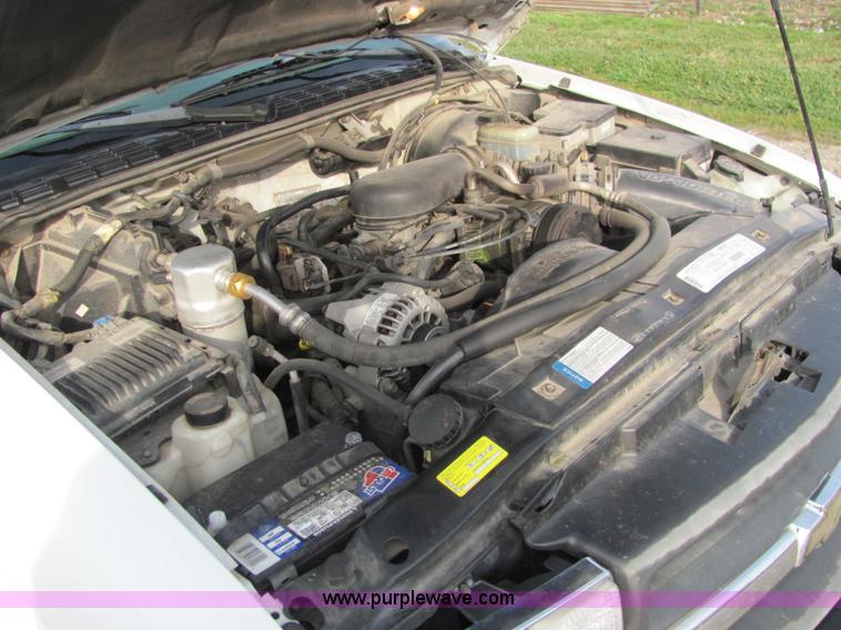 image for item E2501 1998 Chevrolet S10 pickup truck