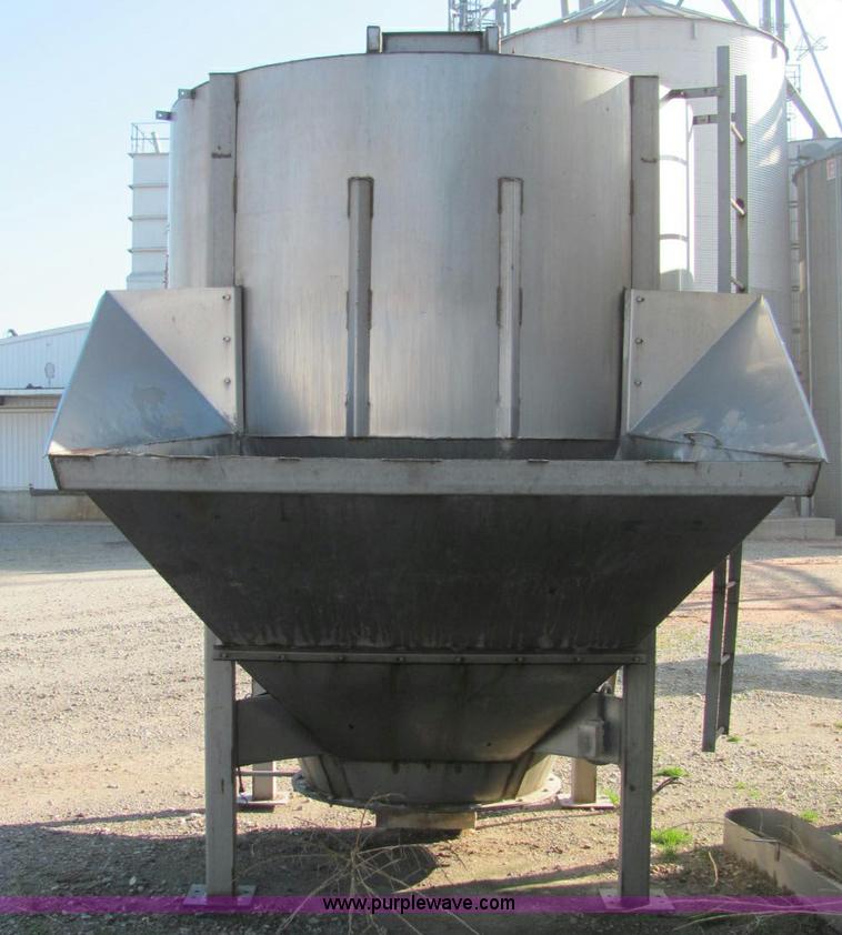 image for item E2505 Doyle 8 ton blender