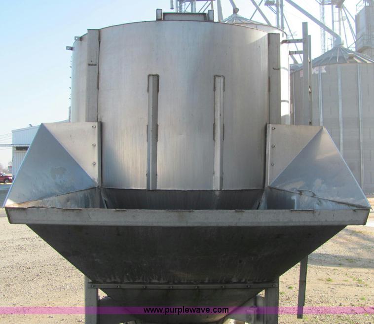 image for item E2505 Doyle 8 ton blender