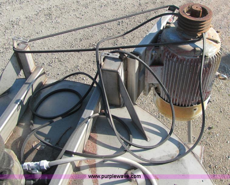 image for item E2505 Doyle 8 ton blender