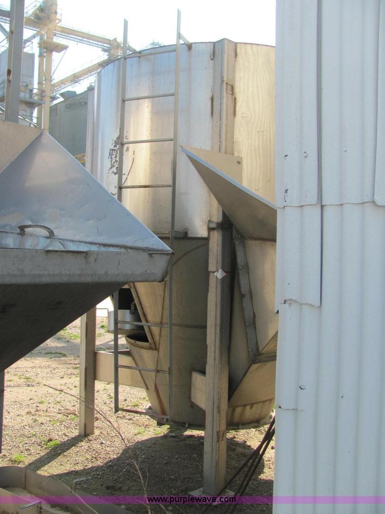 image for item E2506 Doyle 8 ton blender