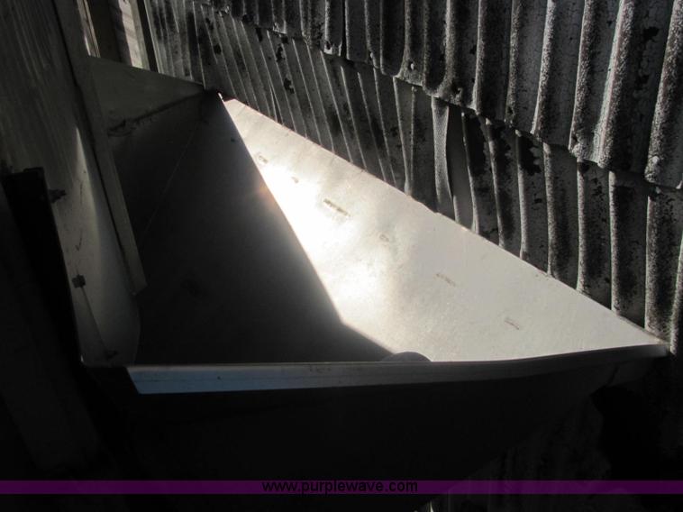 image for item E2506 Doyle 8 ton blender