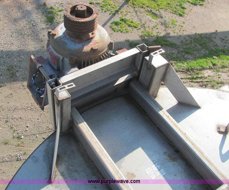 image for item E2506 Doyle 8 ton blender