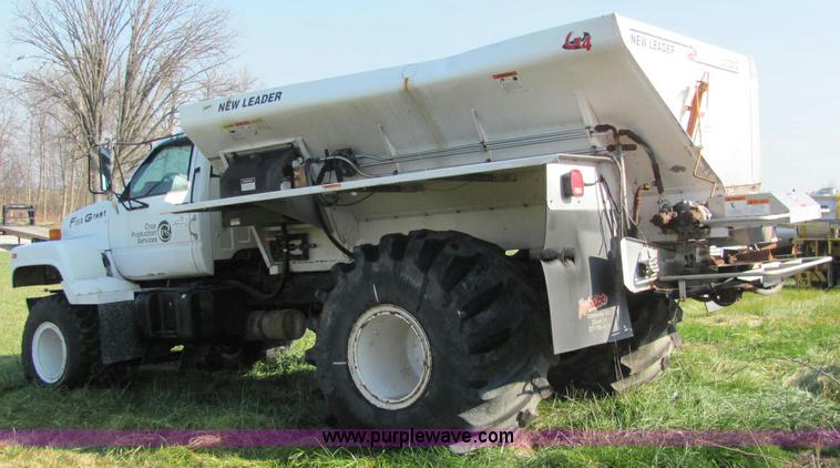 image for item E2507 1993 GMC C7H042 spreader truck