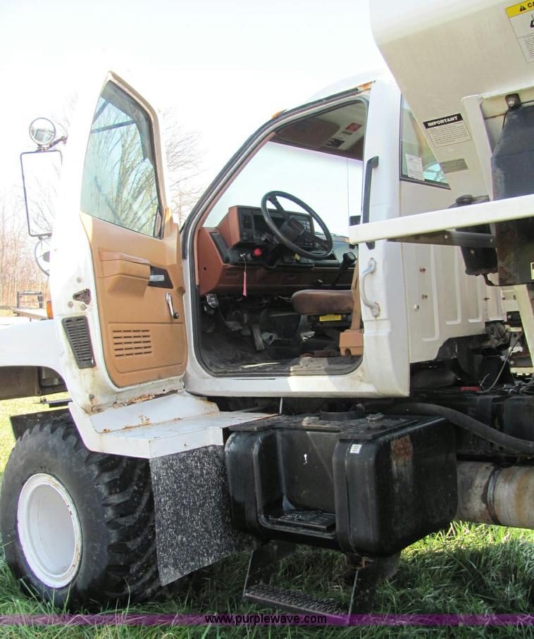 image for item E2507 1993 GMC C7H042 spreader truck