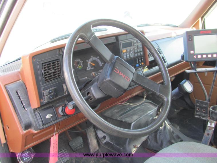 image for item E2507 1993 GMC C7H042 spreader truck