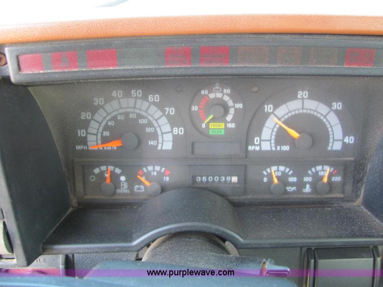 image for item E2507 1993 GMC C7H042 spreader truck