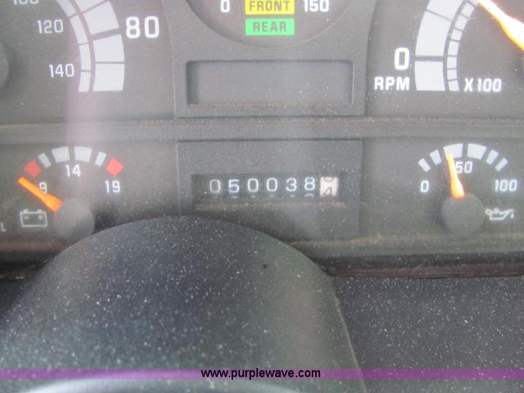 image for item E2507 1993 GMC C7H042 spreader truck