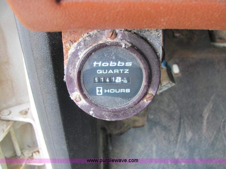 image for item E2507 1993 GMC C7H042 spreader truck