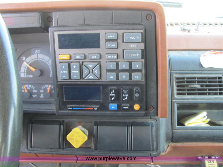 image for item E2507 1993 GMC C7H042 spreader truck