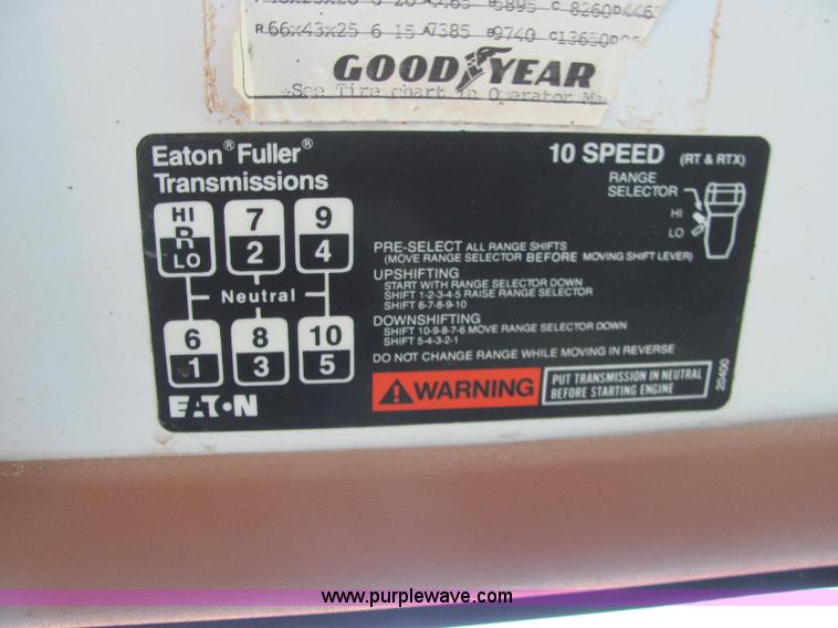 image for item E2507 1993 GMC C7H042 spreader truck