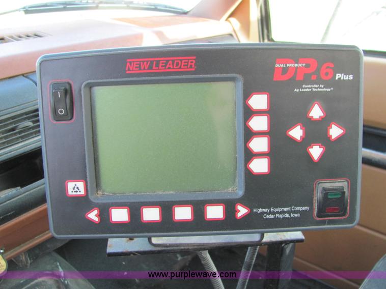 image for item E2507 1993 GMC C7H042 spreader truck