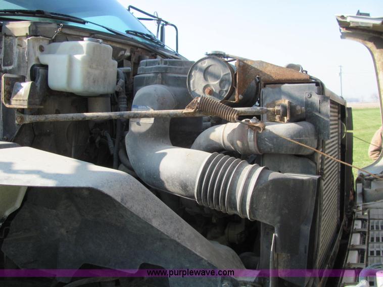 image for item E2507 1993 GMC C7H042 spreader truck