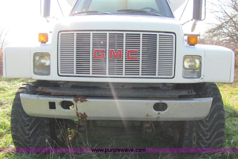 image for item E2507 1993 GMC C7H042 spreader truck