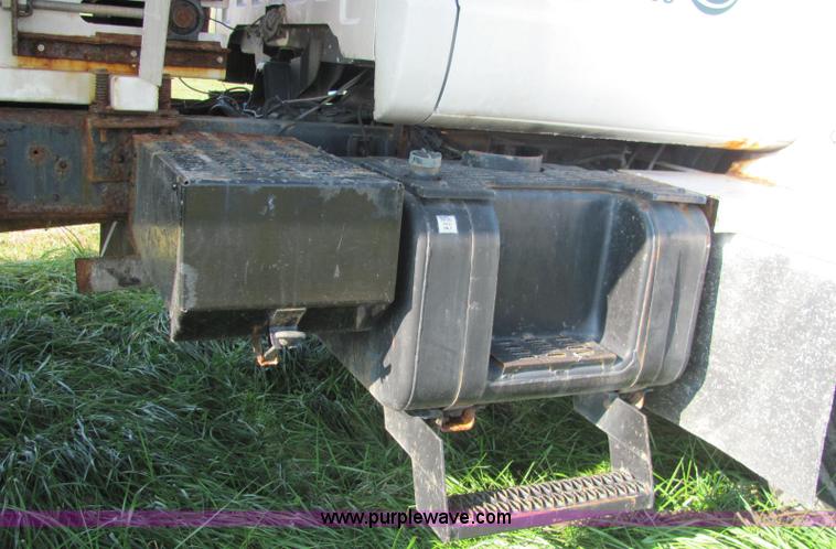 image for item E2507 1993 GMC C7H042 spreader truck