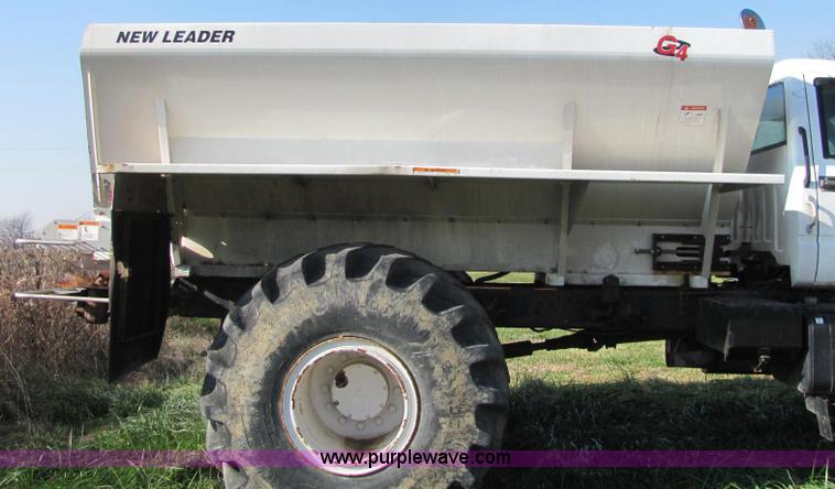 image for item E2507 1993 GMC C7H042 spreader truck