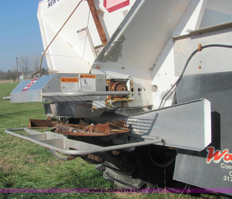 image for item E2507 1993 GMC C7H042 spreader truck