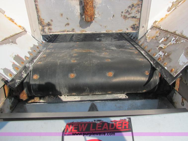 image for item E2507 1993 GMC C7H042 spreader truck