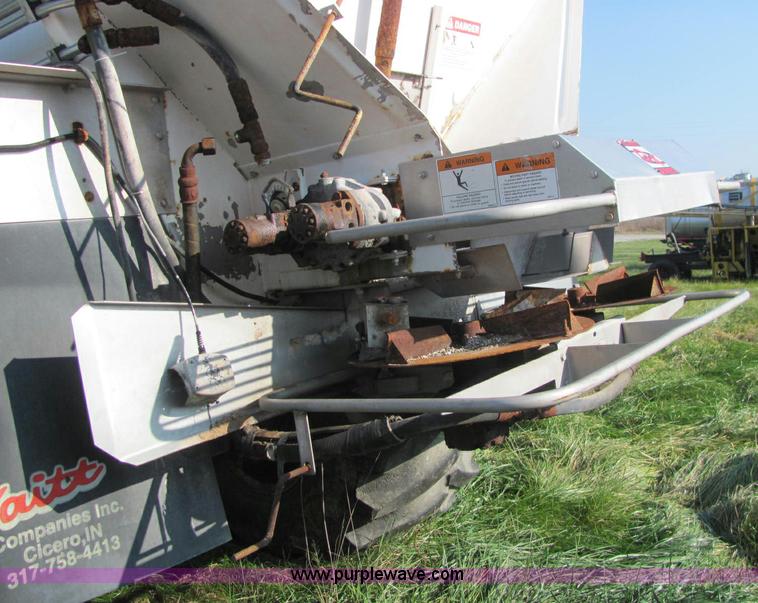 image for item E2507 1993 GMC C7H042 spreader truck