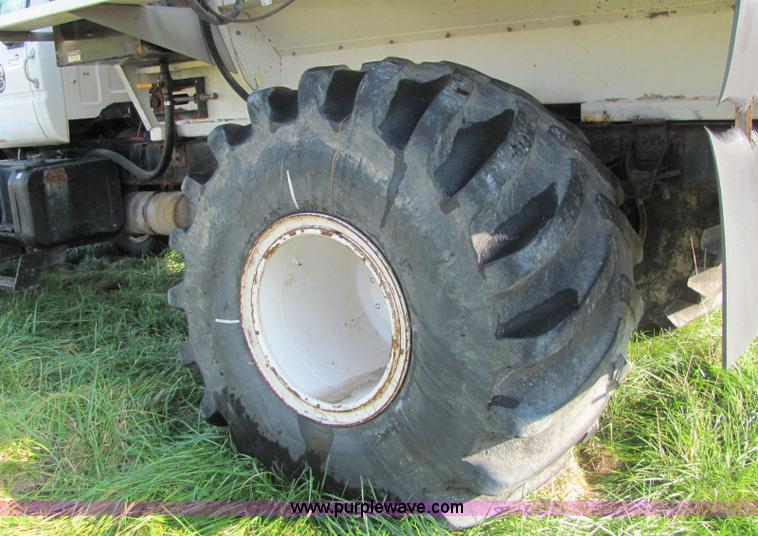 image for item E2507 1993 GMC C7H042 spreader truck