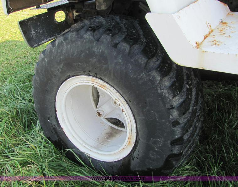 image for item E2507 1993 GMC C7H042 spreader truck