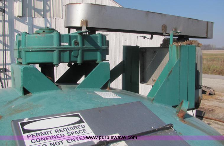 image for item E2509 Doyle 8 ton fertilizer blender