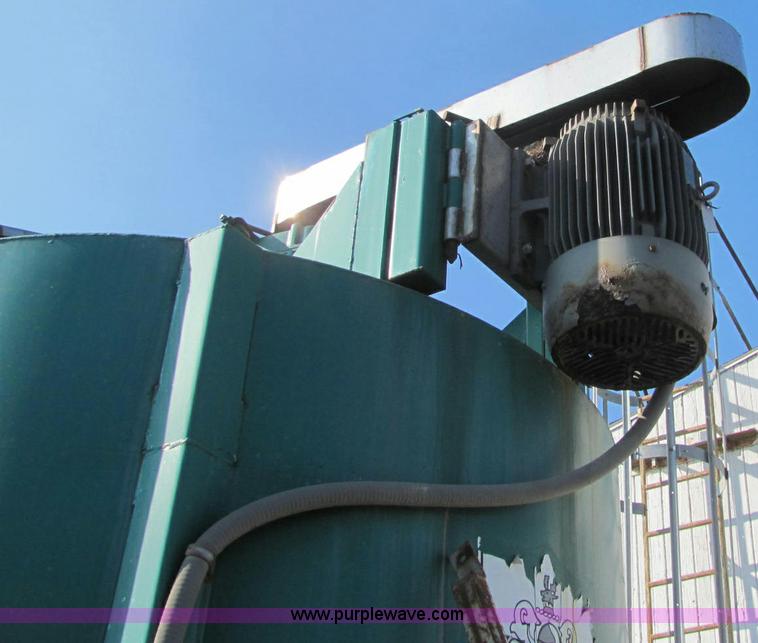 image for item E2509 Doyle 8 ton fertilizer blender