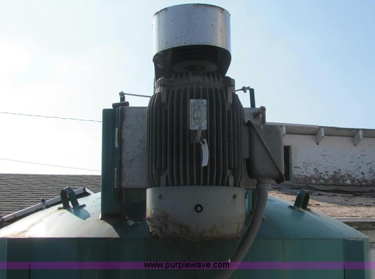 image for item E2509 Doyle 8 ton fertilizer blender