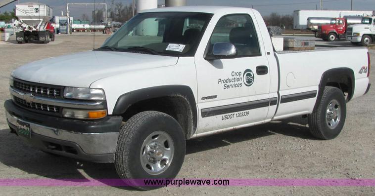 image for item E2514 2000 Chevrolet 2500 pickup truck