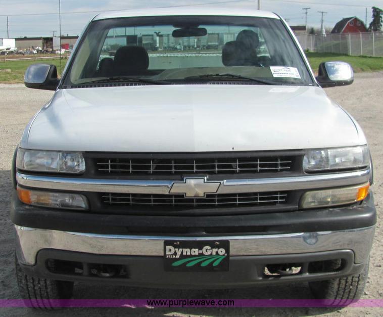 image for item E2514 2000 Chevrolet 2500 pickup truck