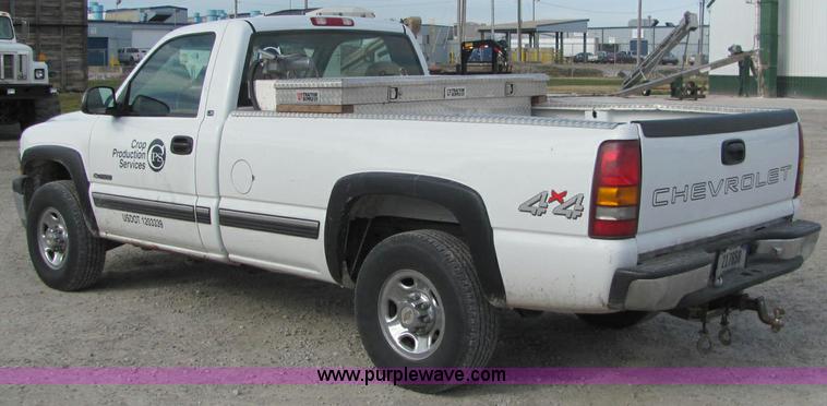 image for item E2514 2000 Chevrolet 2500 pickup truck