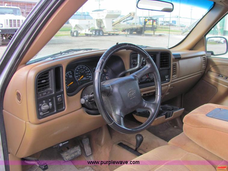 image for item E2514 2000 Chevrolet 2500 pickup truck