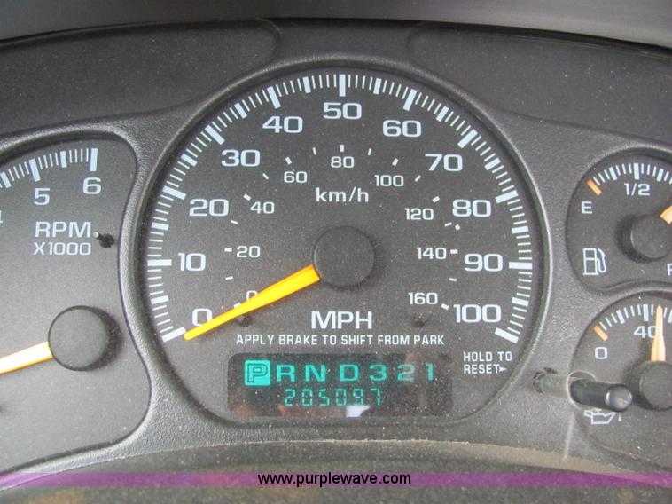 image for item E2514 2000 Chevrolet 2500 pickup truck