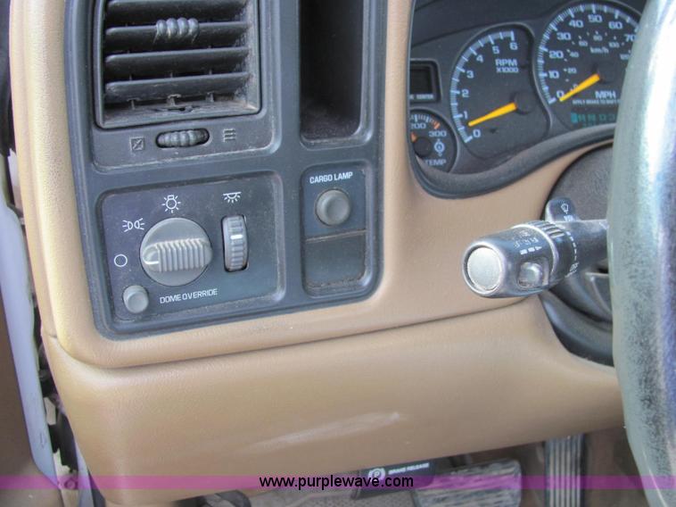 image for item E2514 2000 Chevrolet 2500 pickup truck