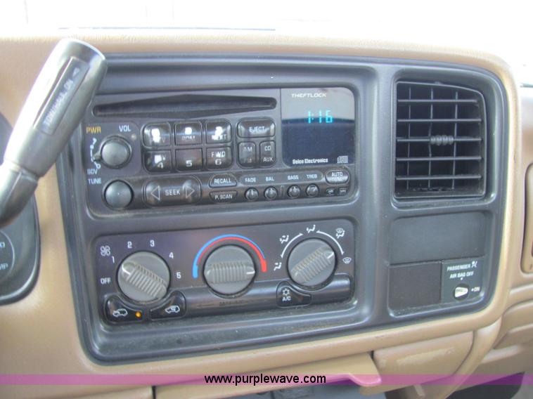 image for item E2514 2000 Chevrolet 2500 pickup truck