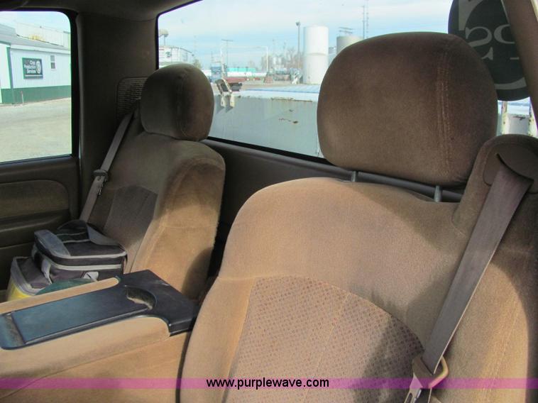 image for item E2514 2000 Chevrolet 2500 pickup truck