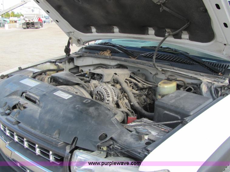 image for item E2514 2000 Chevrolet 2500 pickup truck